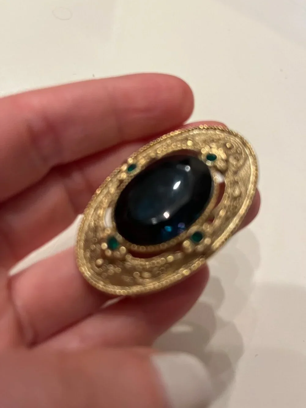 Vintage Green Stone Delicate Brooch Pin